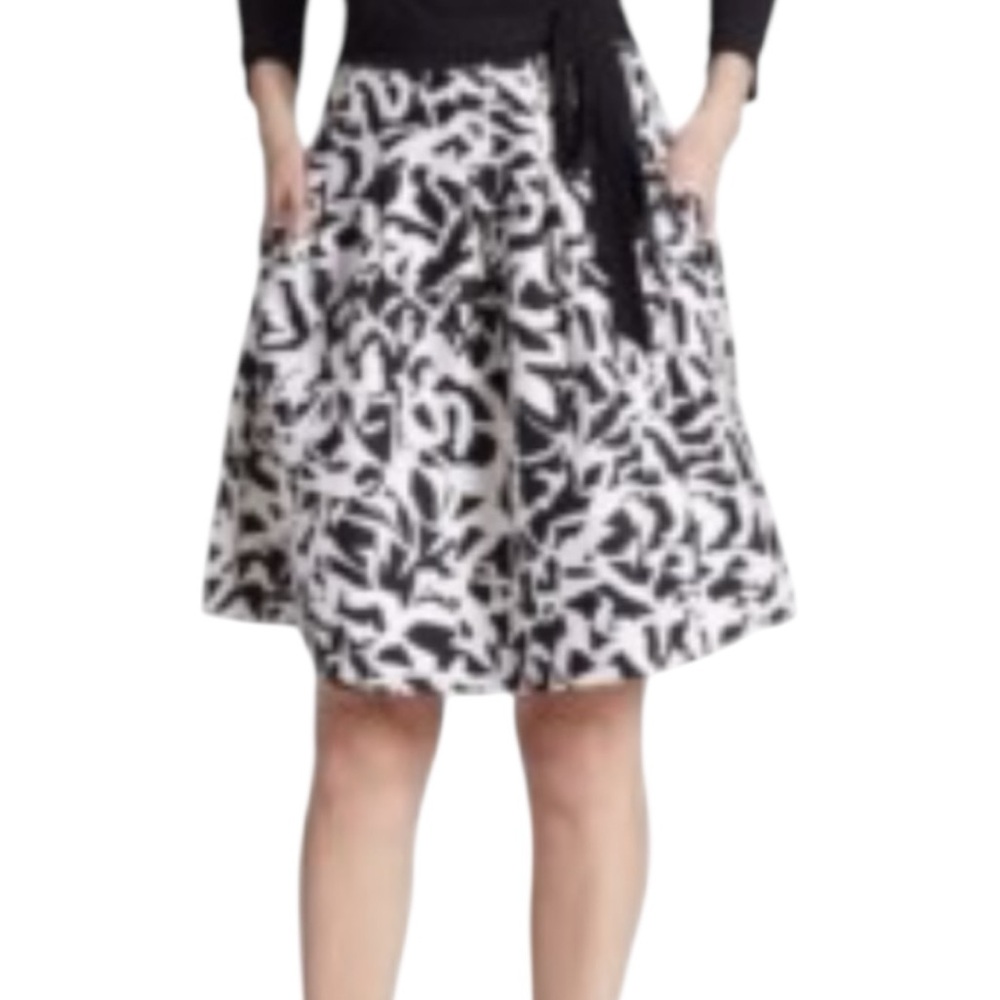 Diane Von Furstenberg wrap Cocktail Dress size 6 with pockets!
